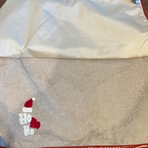 Cynthia Rowley Placemats 4 Gold Metallic Ho Ho Ho Embroidered Christmas Shimmer - Picture 4 of 4